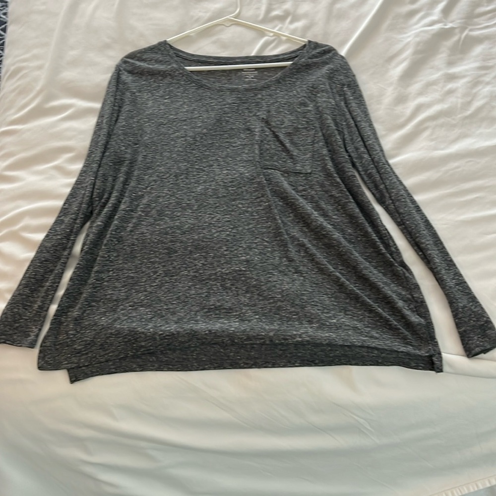 Old Navy boyfriend style lightweight grey long sleeve top.